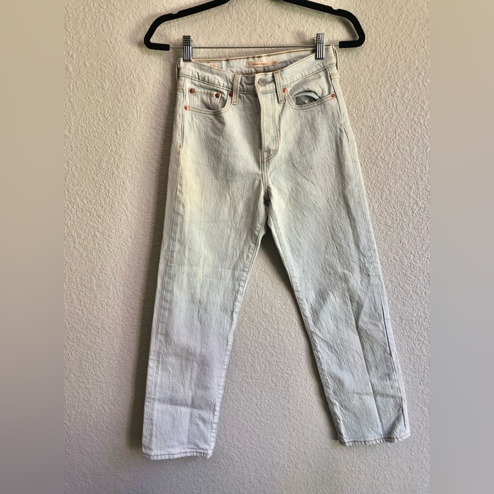 Women’s light wash button fly Levi’s size 25 wedgie straight denim pants - Picture 3 of 10